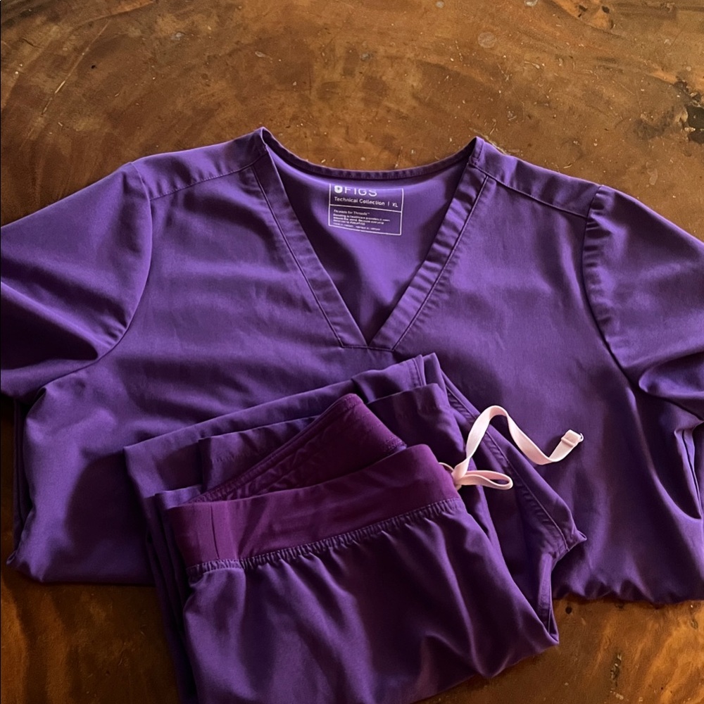 Figs Women's Scrubs set used in great condition